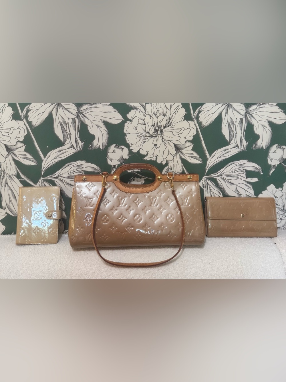 Louis Vuitton Vernis Roxbury with Detachable Shoulder Strap Authentic - Picture 15 of 16